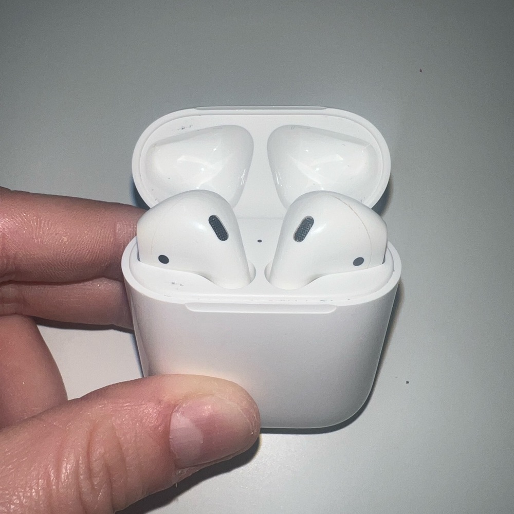 Apple Airpods - 2nd Generation